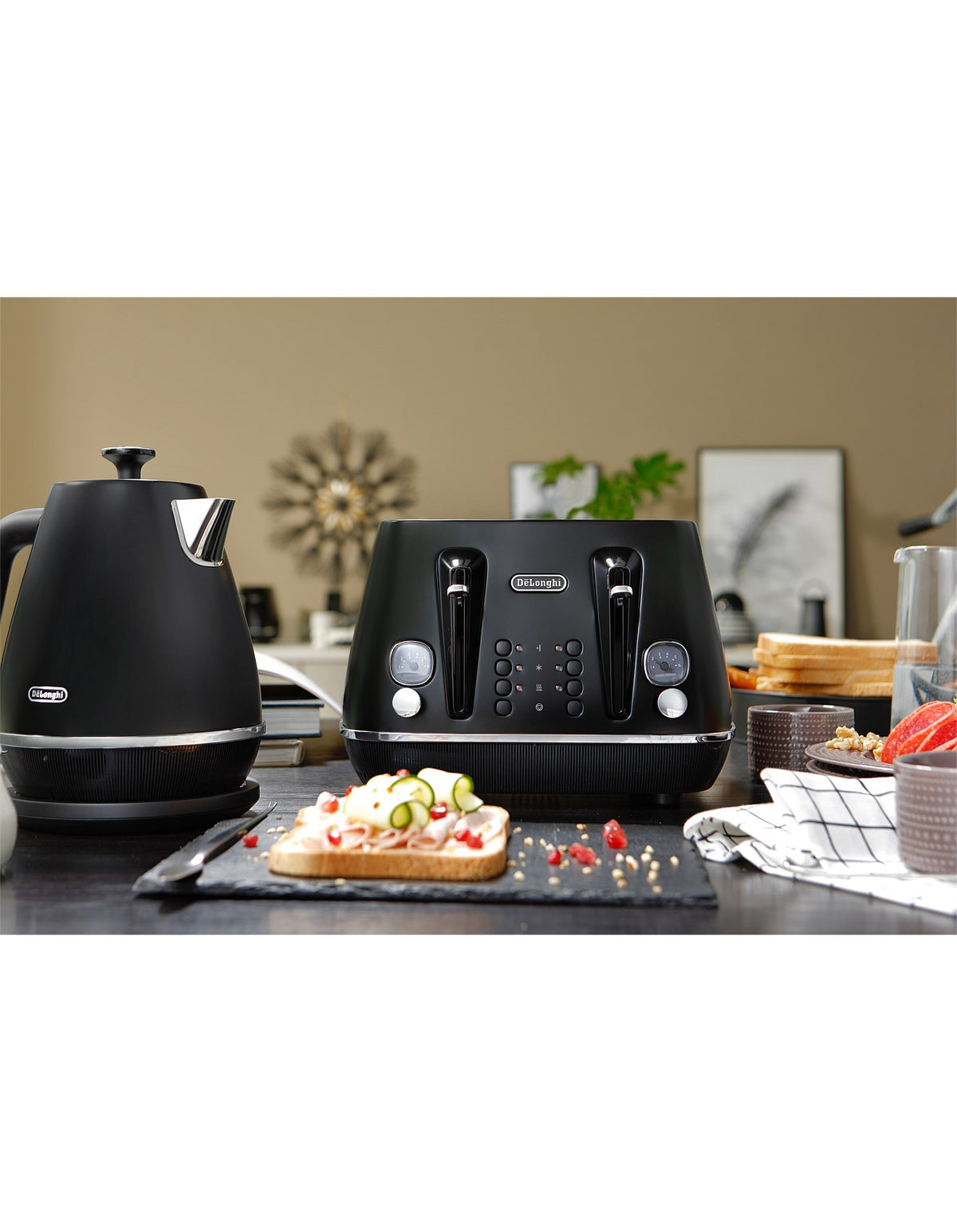 KBIN2001BK Distinta Moments 1.7L Kettle