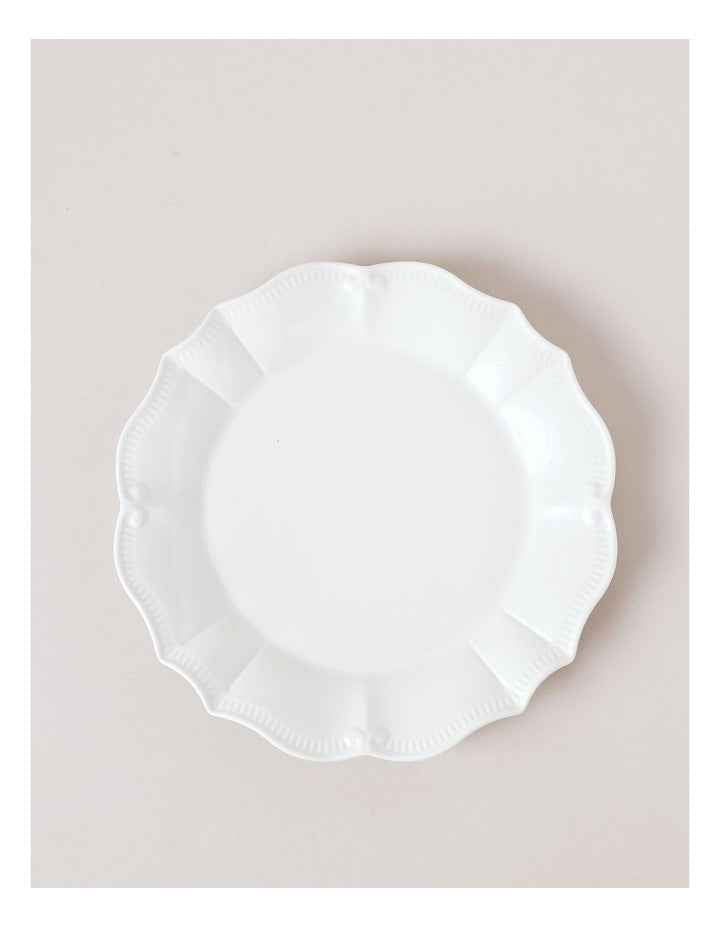 Bella Scalloped Dinner Plate in White