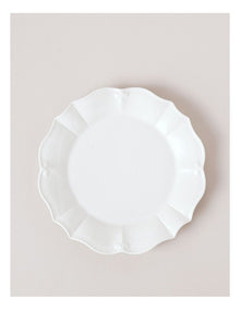 Bella Scalloped Dinner Plate in White