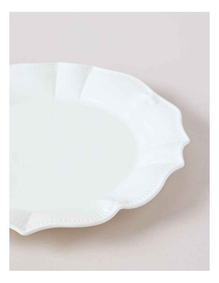 Bella Scalloped Dinner Plate in White