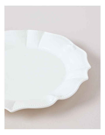 Bella Scalloped Dinner Plate in White