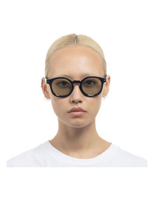 Hoodwinked Sunglasses in Black
