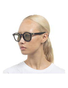 Hoodwinked Sunglasses in Black