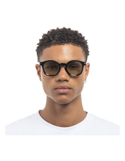Hoodwinked Sunglasses in Black