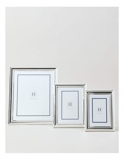 Crest Bevel Metal Photo Frame 20x25cm in Silver