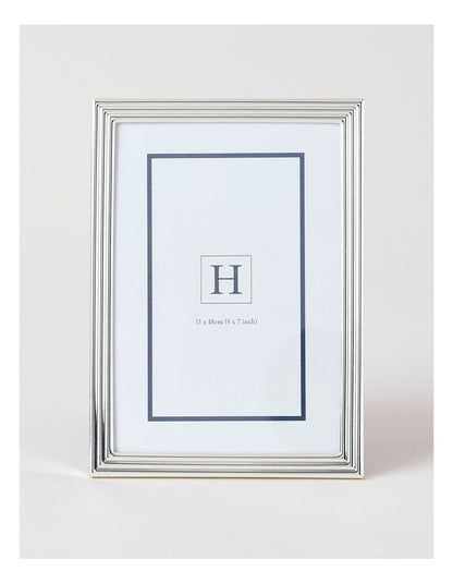 Radiance Ridged Metal Photo Frame 13x18cm in Silver