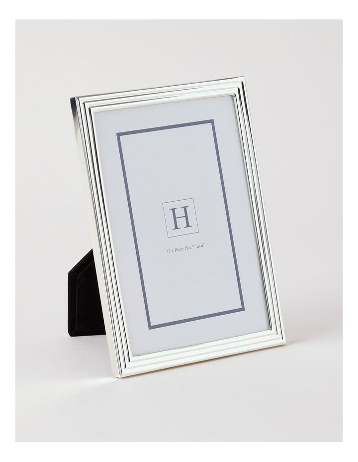 Radiance Ridged Metal Photo Frame 13x18cm in Silver