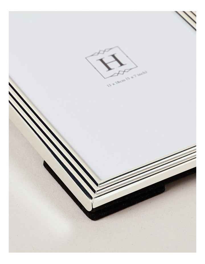 Radiance Ridged Metal Photo Frame 13x18cm in Silver