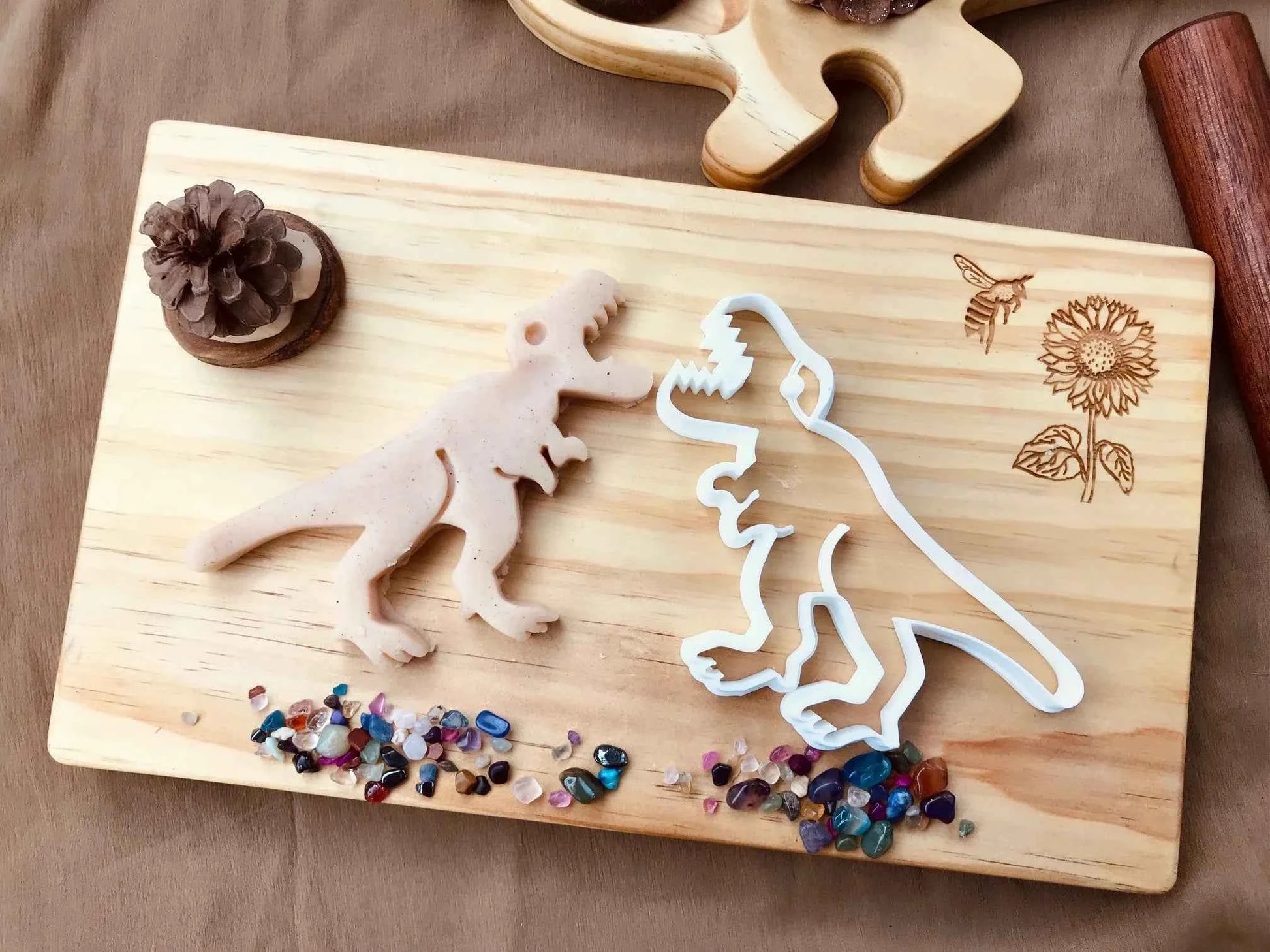 T-Rex Bio Cutter by Beadiebug Playdough Sand Toys Dinosaur toy Art and Craft for Kids Dinosaur and Dragon Theme 3yrs+