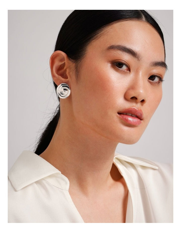 Swirl Stud in Silver