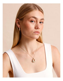 Basketweave Pendant Necklace in Gold