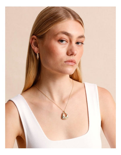 Basketweave Pendant Necklace in Gold