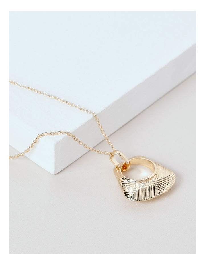 Basketweave Pendant Necklace in Gold