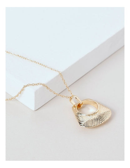Basketweave Pendant Necklace in Gold