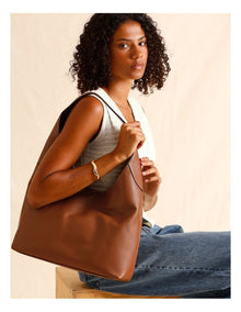 Easton Shoulder Bag in Tan