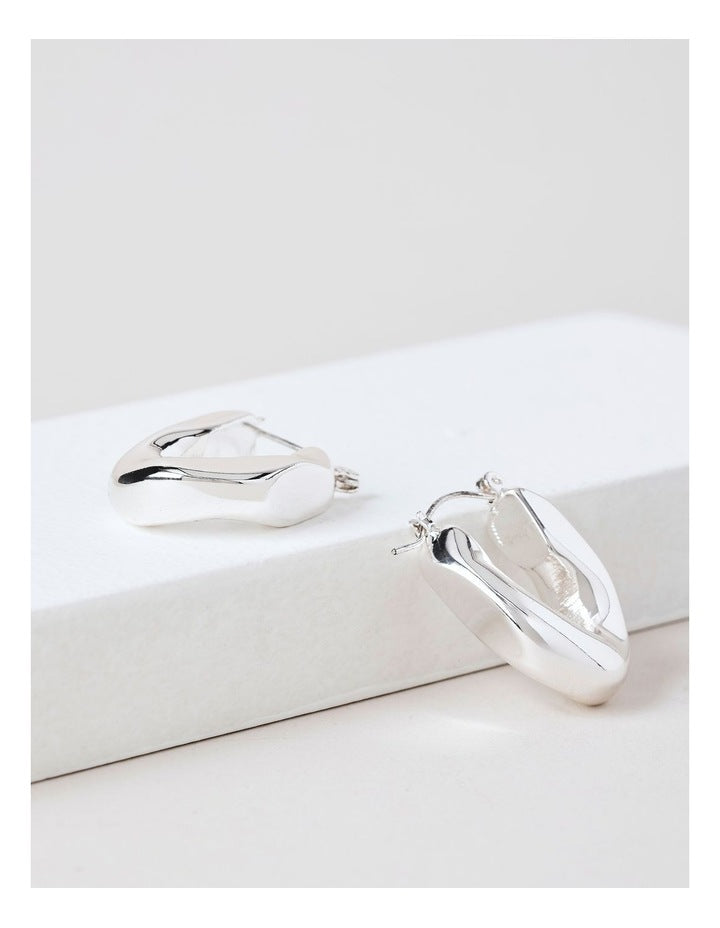 Chain Shape Hoop Earrings in Silver