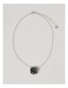 Flower Pendant Necklace in Silver