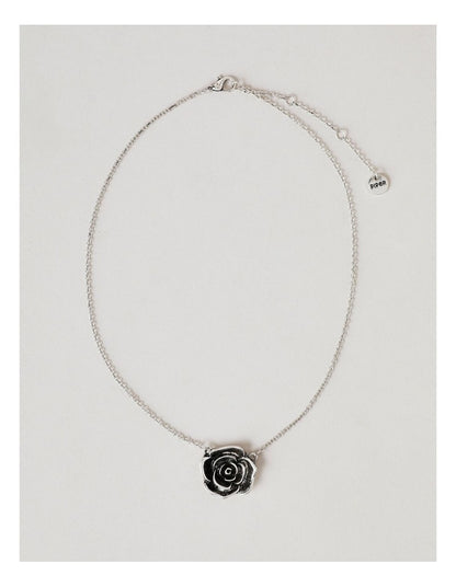 Flower Pendant Necklace in Silver