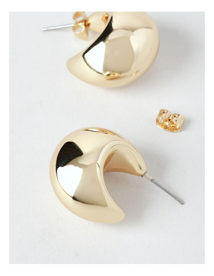 Round Hoop Earring in Gold