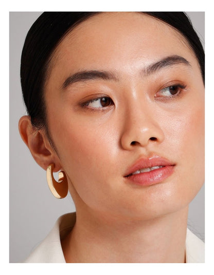 Flat Oval Hoop Earring in Gold