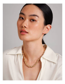 Twist Necklace in Gold