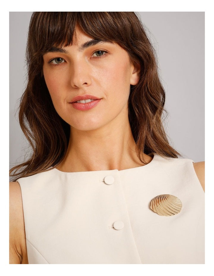 Shell Brooch in Gold