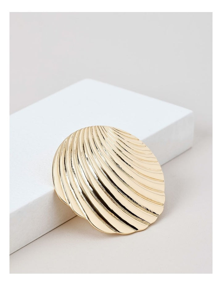 Shell Brooch in Gold