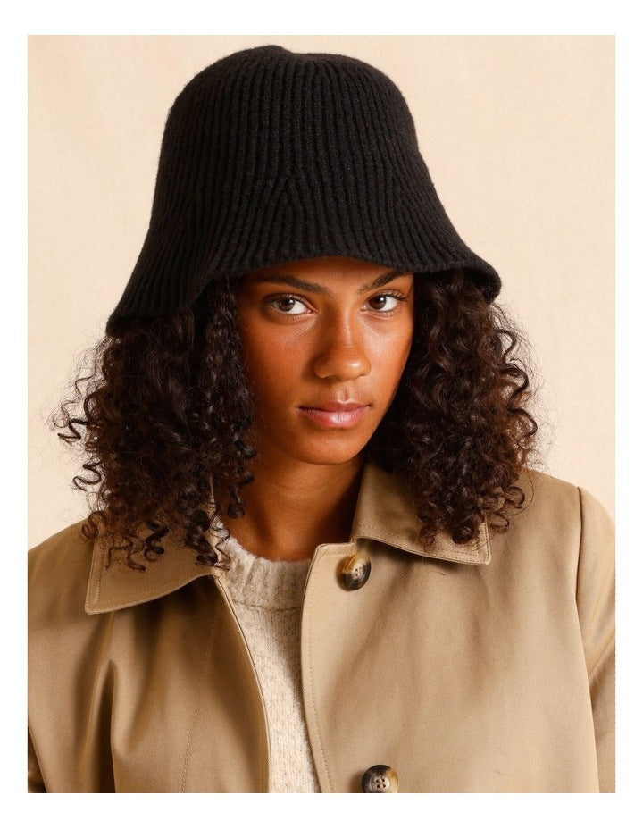 Hobart Knitted Bucket Hat in Black