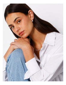 Pearl Necklace and Drop Earrings in Gold