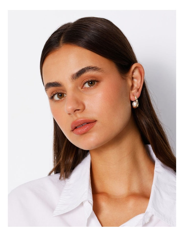 Pearl Hook Stud Earring in Gold