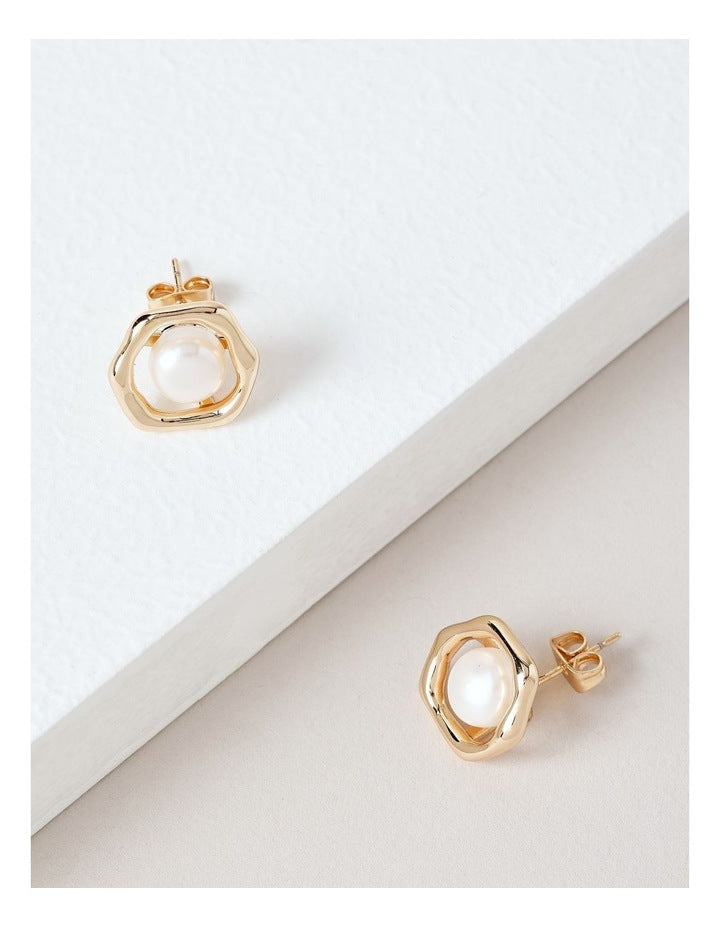 Framed Pearl Stud Earring in Gold