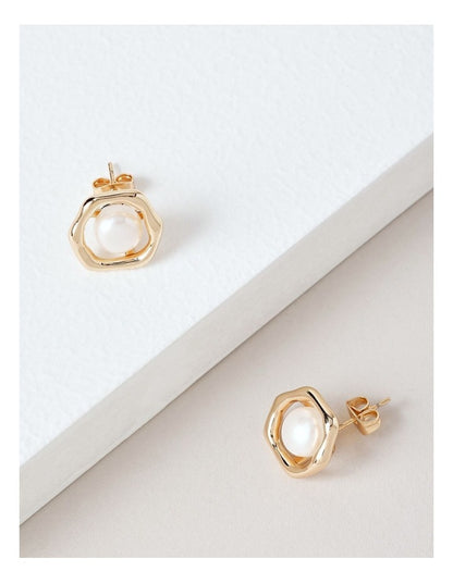 Framed Pearl Stud Earring in Gold