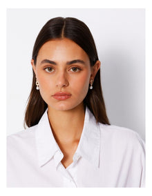 Lined Rectangular Pearl Stud Earring in Gold