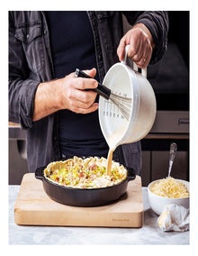 Stoneware Pie Dish in Black