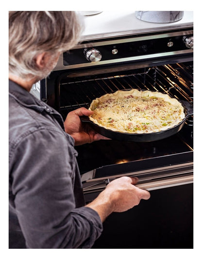Stoneware Pie Dish in Black