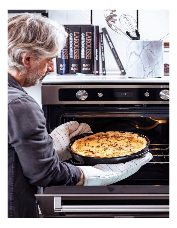 Stoneware Pie Dish in Black