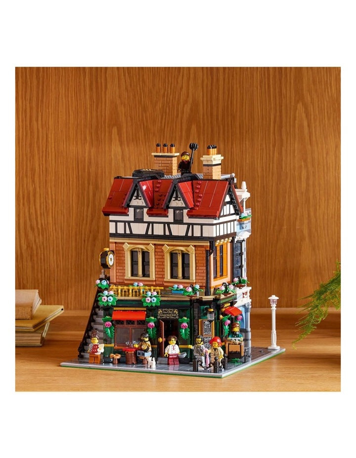 Icons Tudor Corner 10350
