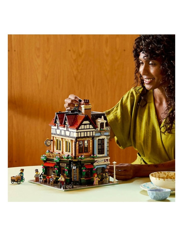 Icons Tudor Corner 10350