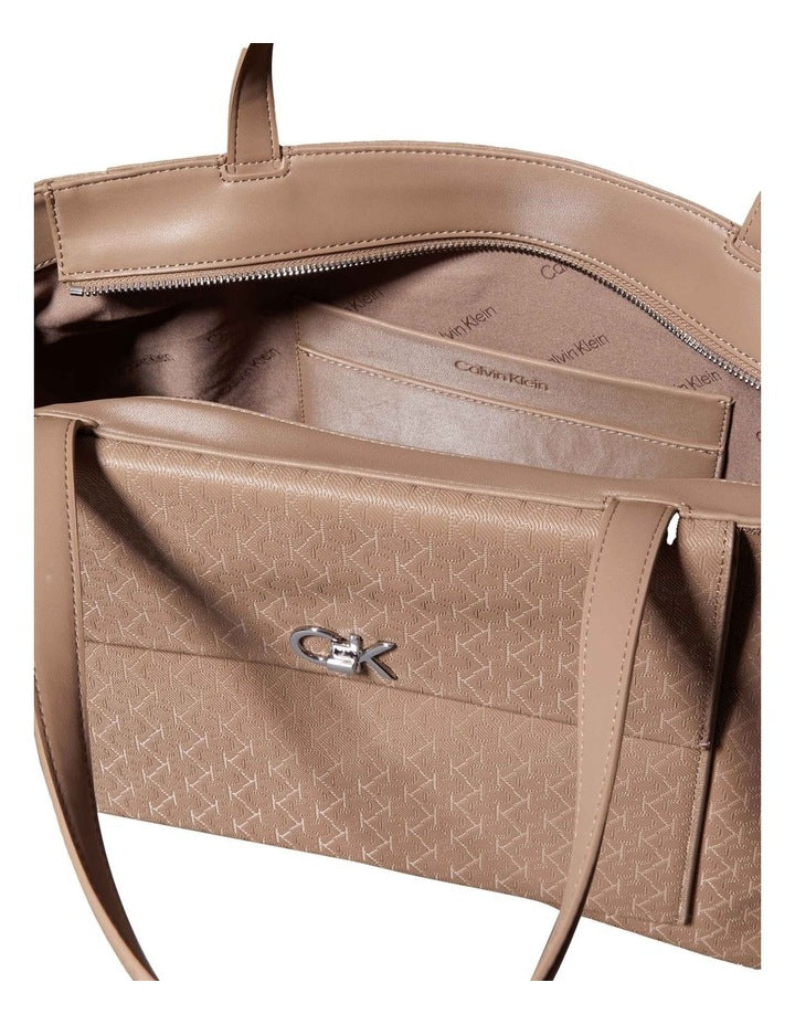 Medium Shopper Tote Bag in Camel