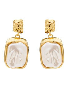 Statement Pearl Clip Earring in Pearl