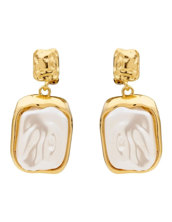 Statement Pearl Clip Earring in Pearl