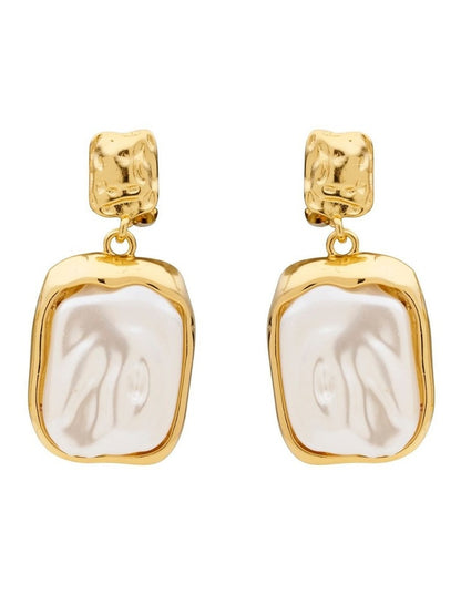 Statement Pearl Clip Earring in Pearl