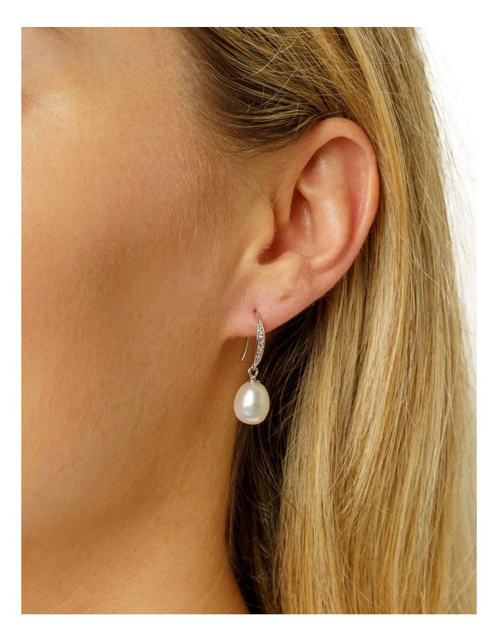 Brilliant Hook Earrings in Pearl Silver