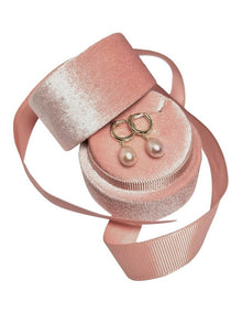 Pearl Huggies Gift Box in Natural Rose