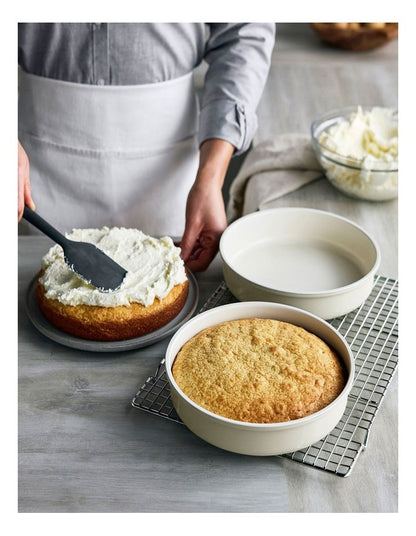 Reserve Round Cake Pan 23cm PFAS-free in Cream White