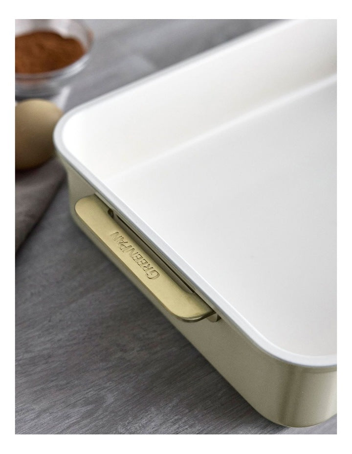 Reserve Rectangular Cake Pan 30cm x 25cm  Cream White PFAS-free