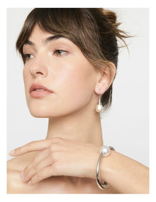Solo Pearl Bangle in Silver