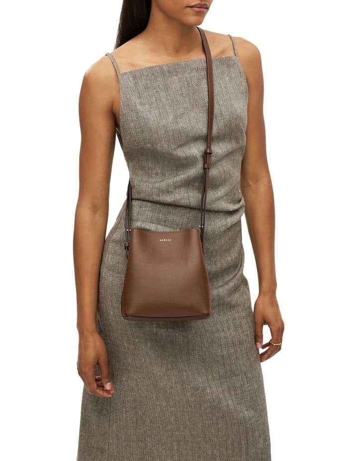 Dukes Place Texture Small Crossbody Bag in Chocolate