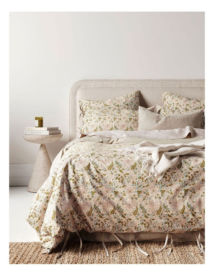 Oasis Cushion in Blush