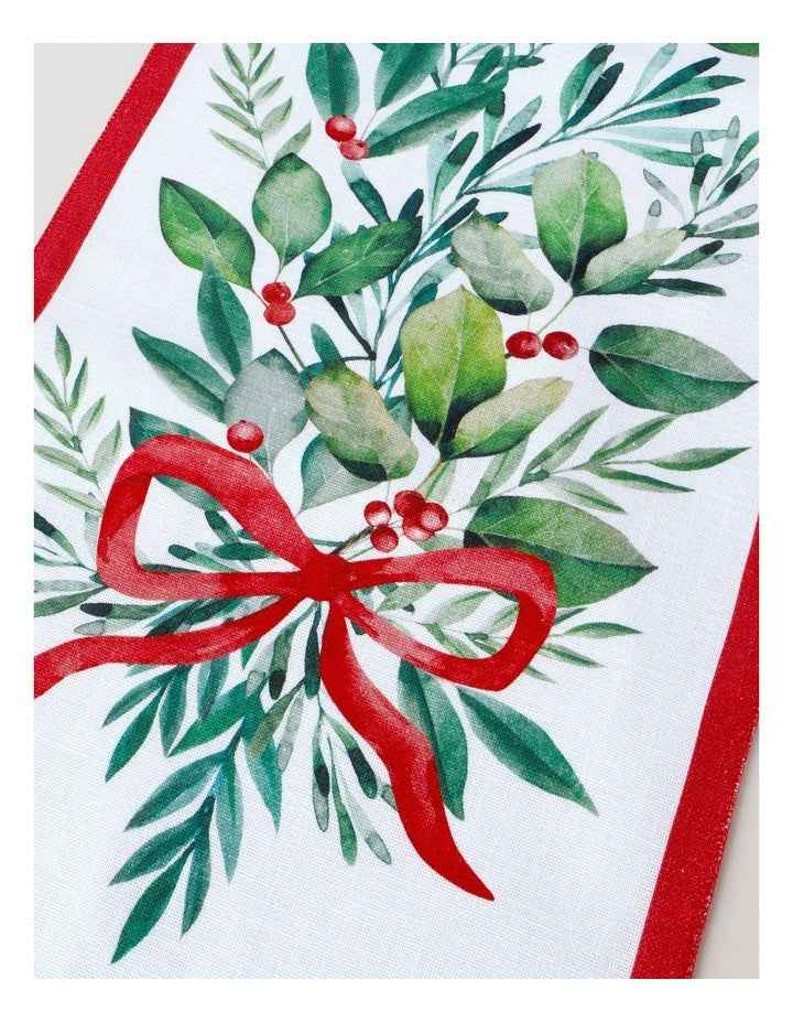 Traditional Christmas Runner in White/Red